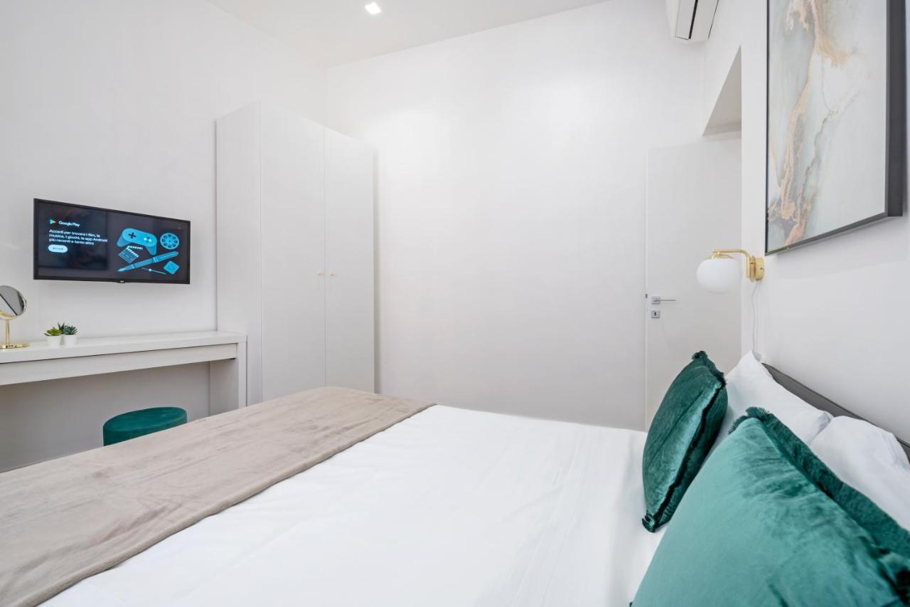 White Flat Cross Apartment Rome Bagian luar foto