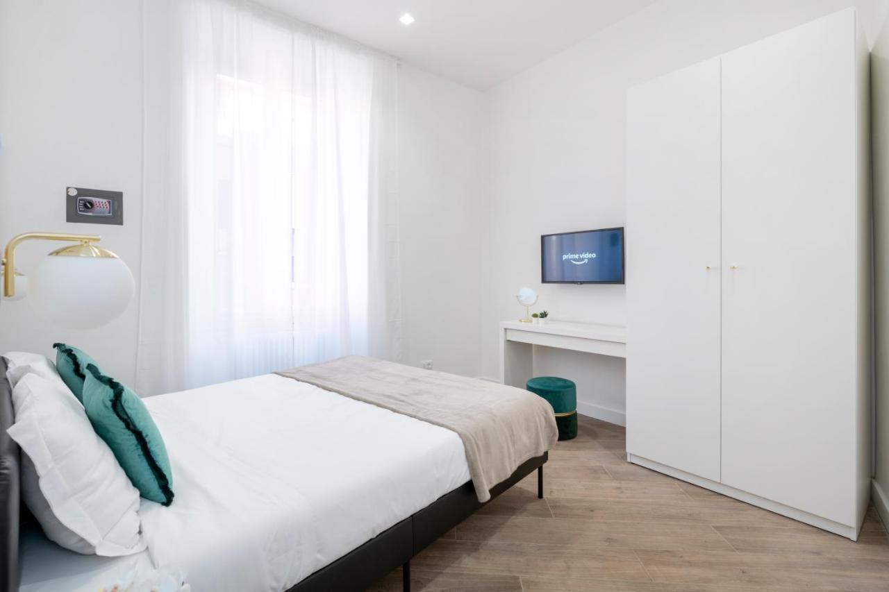 White Flat Cross Apartment Rome Bagian luar foto